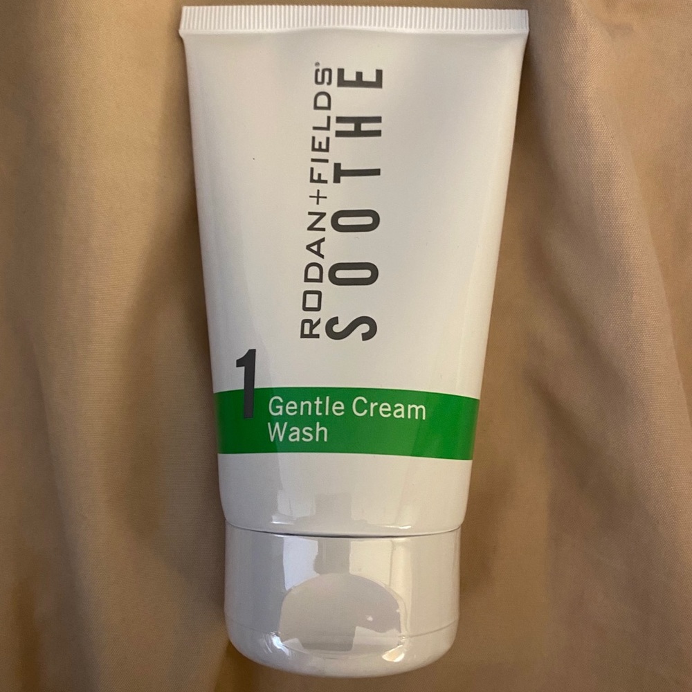 Rodan and Fields Sooth Cleansing Wash